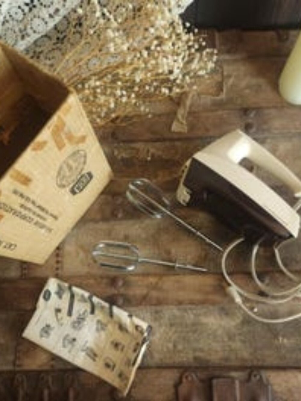 Vintage 1970s hand Mixer, Sunbeam Mixmaster Model 200x, Working with Box and Man